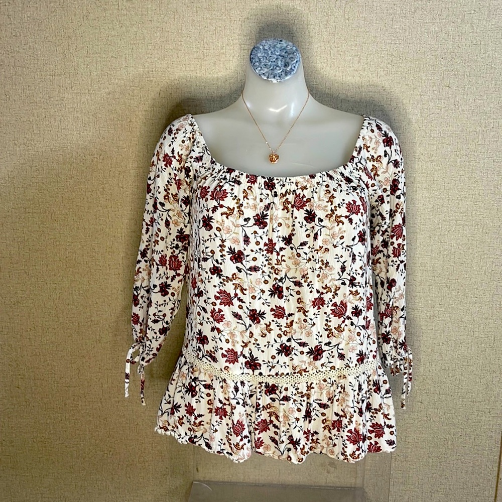 American Eagle Outfitters Floral Boho Peasant blouse 3/4 sleeves Medium EUC